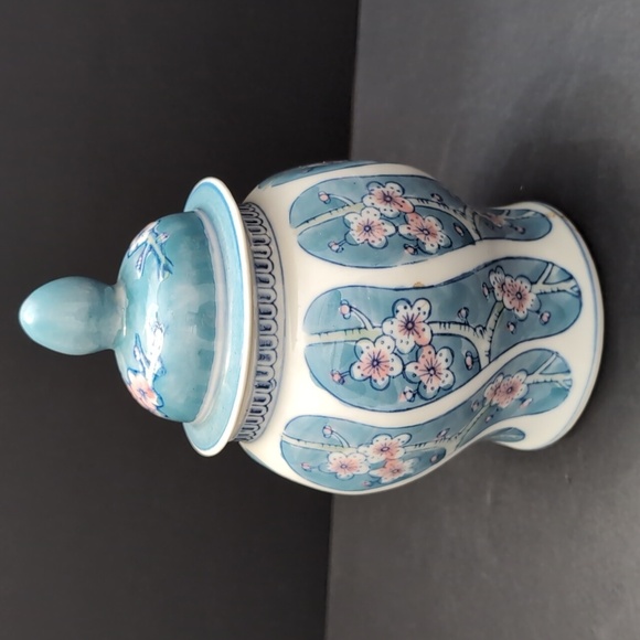 Vintage Chinese Porcelain Small Lidded Ginger Jar. - Picture 2 of 9